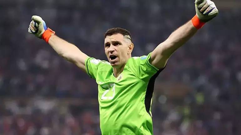 Galatasaray'ın görüştüğü kaleci ortaya çıktı: Muslera'ya mesaj yolladı 7